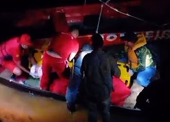 Bombeiros resgatam vítimas de acidente entre embarcações em rio no Acre; Veja vídeo