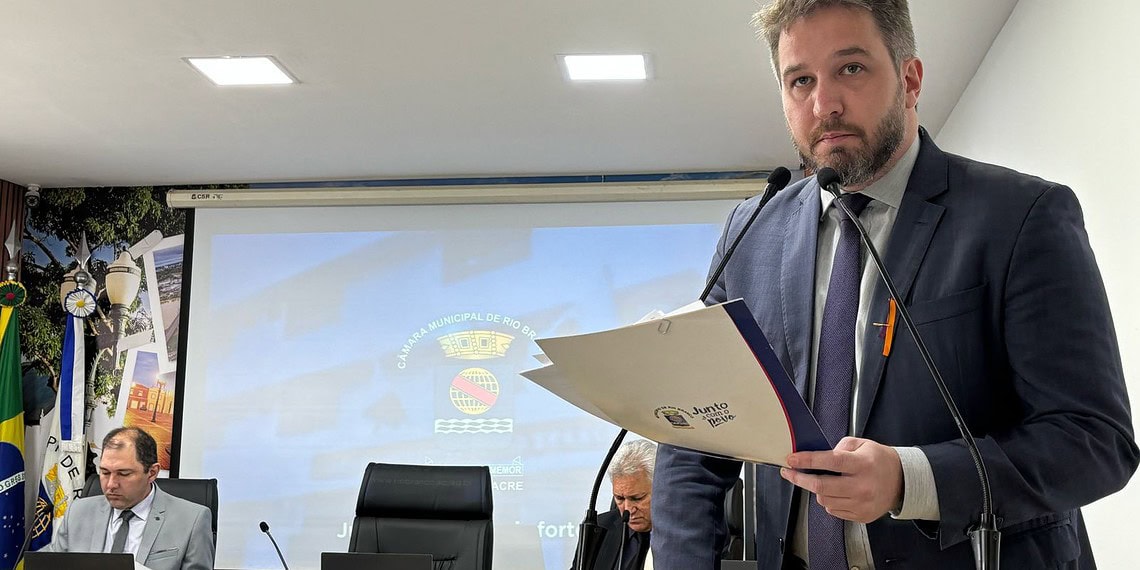 Felipe Tchê apresenta projeto que institui os prêmios 'Aluno Nota 10' e 'Professor Destaque'