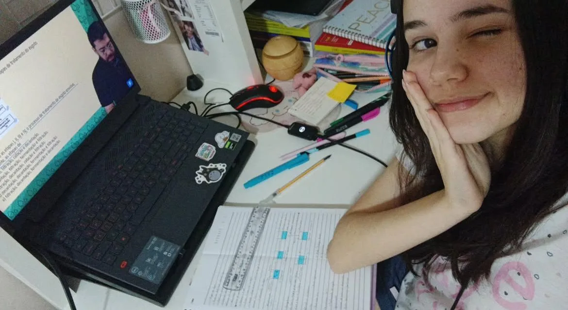 Aos 17 anos, acreana conquista 1º lugar em Medicina na Ufac após dedicação intensa e foco no sonho