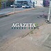 VÍDEO: Motociclista sem habilitação desvia de carro em conversão proibida, bate em poste e acaba preso