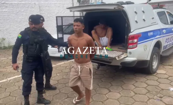 Dupla é presa com arma de fogo em Rio Branco; um dos suspeitos tem 12 passagens criminais