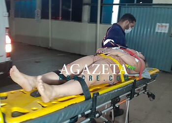 Colisão entre motocicletas deixa três feridos na Estrada do Calafate; condutor é preso por embriaguez