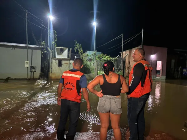 Inundações atingem 14 bairros de Rio Branco após forte chuva no sábado