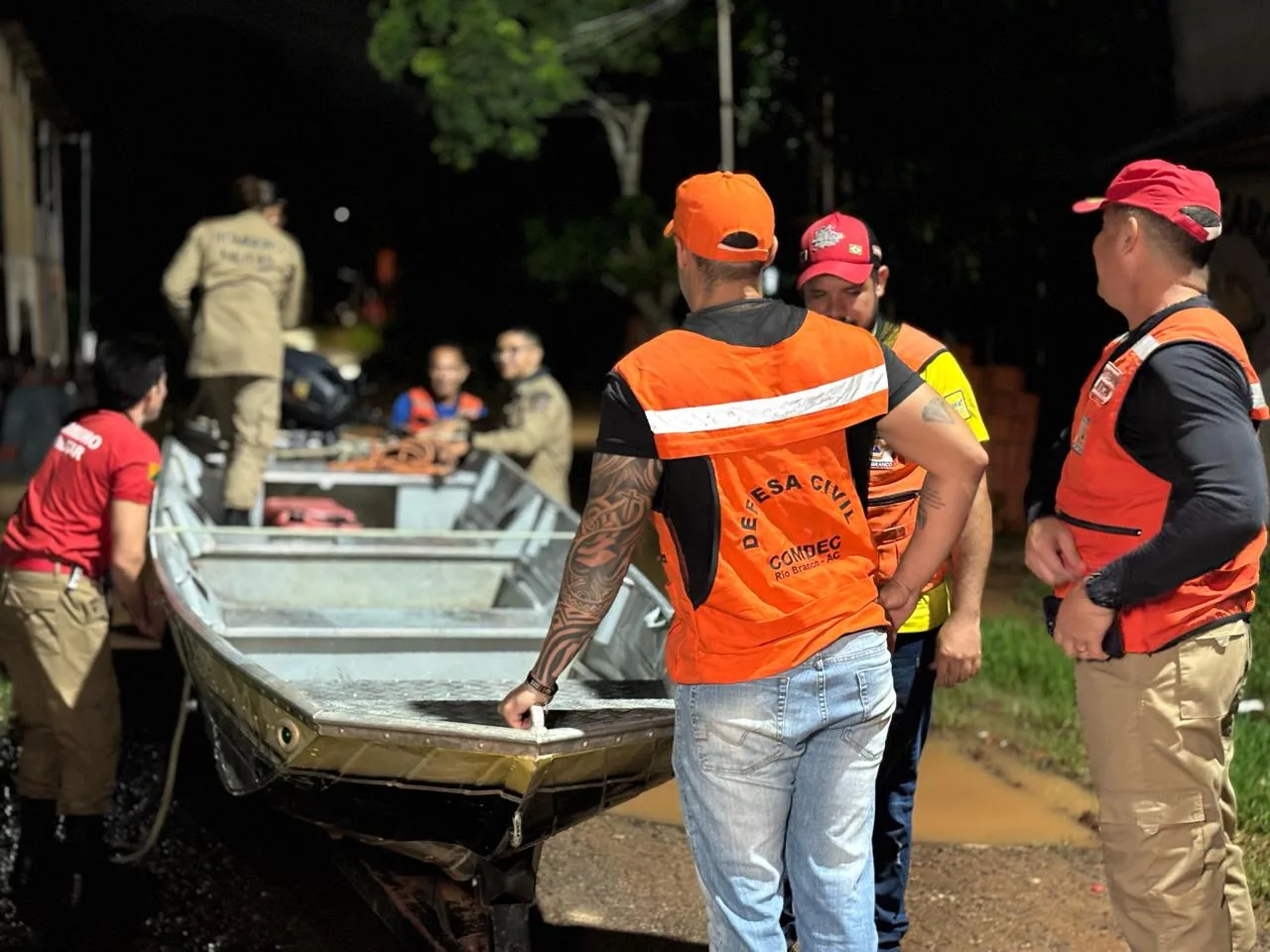 Inundações atingem 14 bairros de Rio Branco após forte chuva no sábado