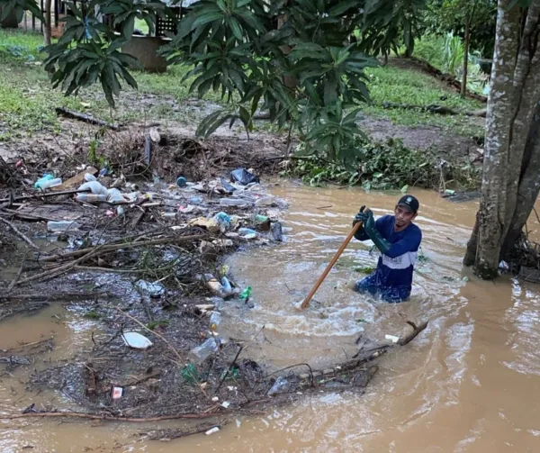 Enxurrada atinge mais de mil famílias em Rio Branco; cerca de 120 pessoas estão fora de casa