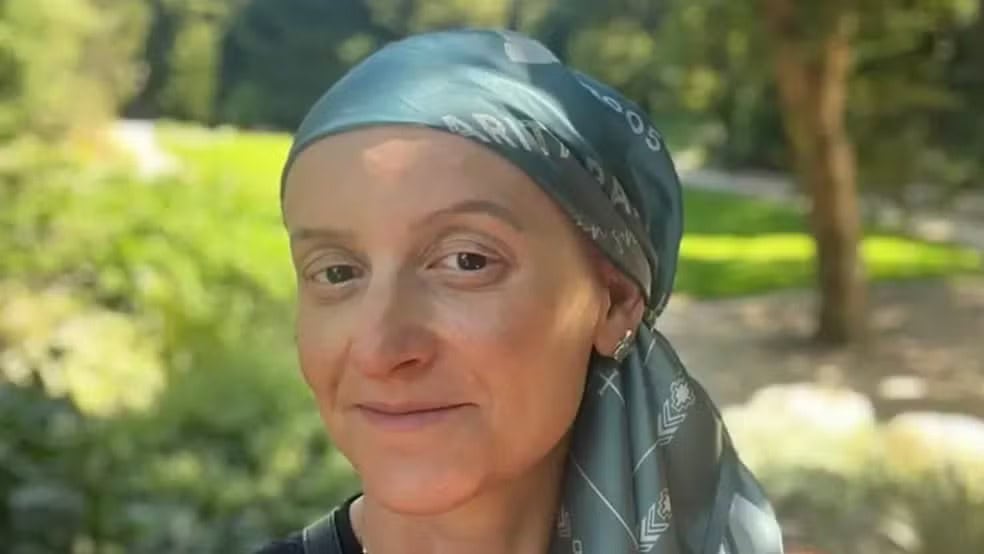 Luisa Toscano, uma brasileira de 38 anos e mãe de dois filhos, diz que ficou chocada quando recebeu o diagnóstico de câncer — Foto: Arquivo Pessoal/via BBC