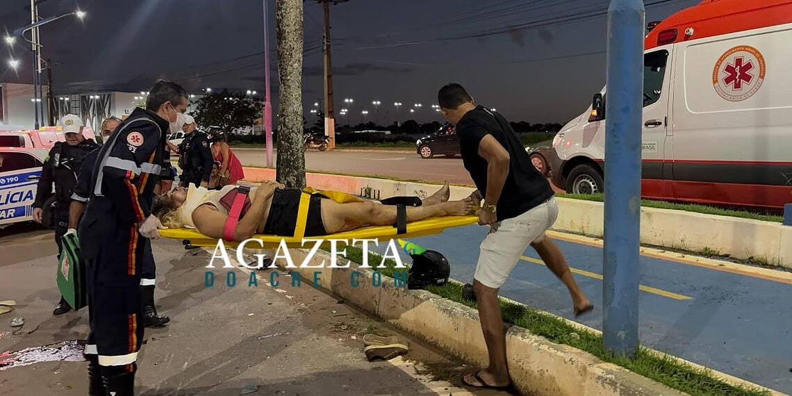 Casal sofre acidente de moto na Via Chico Mendes; homem tem traumatismo craniano