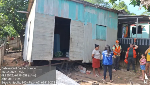 Defesa Civil interdita casa após desmoronamento parcial causado por enxurrada em Rio Branco