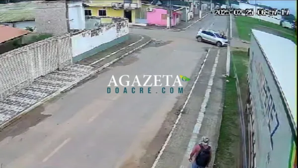 VÍDEO: Motociclista e passageira ficam feridos em colisão com carro em Epitaciolândia