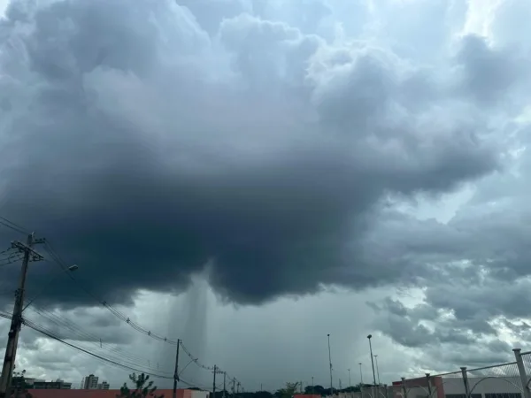 Acre segue sob alerta de fortes chuvas com risco de alagamentos e quedas de árvores