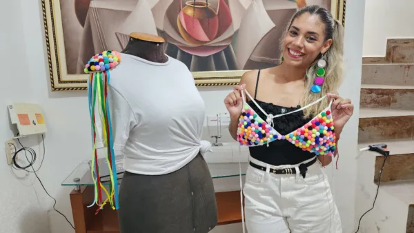 Estudante de moda ensina como arrasar no Carnaval 2025 com maximalismo e criatividade