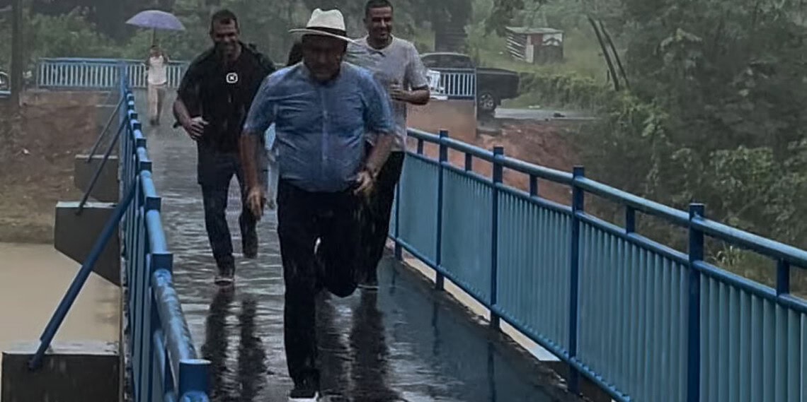 Bocalom entrega passarela que liga os bairros Ayrton Senna e Aeroporto Velho
