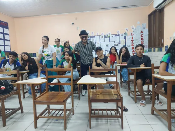 "Sarau Inclusivo": projeto leva poesia e cultura para escolas de Rio Branco