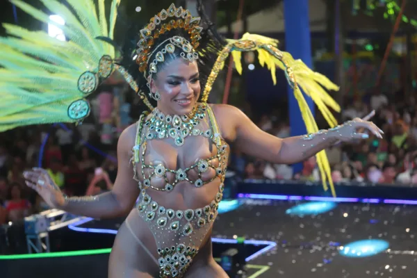 Carnaval 2025: Junior de Mônaco e Erica Oliveira são eleitos Rei Momo e Rainha do Carnaval