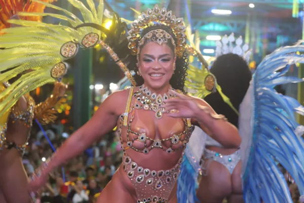 Carnaval 2025: Junior de Mônaco e Erica Oliveira são eleitos Rei Momo e Rainha do Carnaval