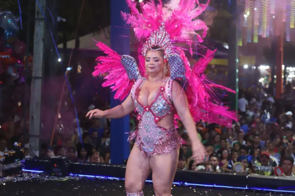 Carnaval 2025: Junior de Mônaco e Erica Oliveira são eleitos Rei Momo e Rainha do Carnaval