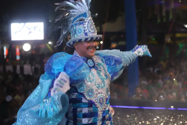 Carnaval 2025: Junior de Mônaco e Erica Oliveira são eleitos Rei Momo e Rainha do Carnaval