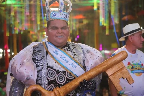 Carnaval 2025: Junior de Mônaco e Erica Oliveira são eleitos Rei Momo e Rainha do Carnaval