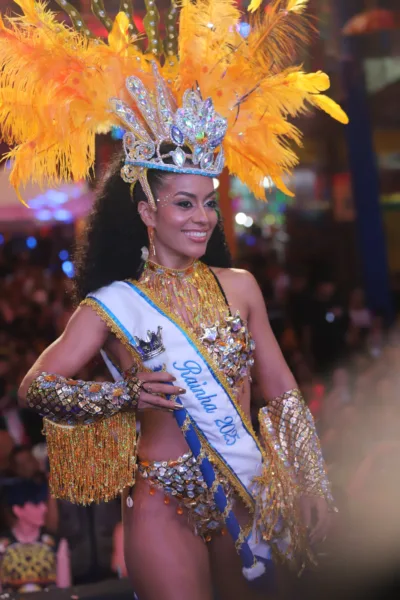 Carnaval 2025: Junior de Mônaco e Erica Oliveira são eleitos Rei Momo e Rainha do Carnaval