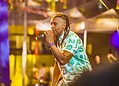 Escolha da realeza e show da banda Tchakabum arrastam foliões para a Passarela do Samba em Rio Branco