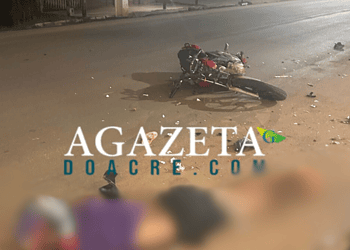 VÍDEO: Motociclista colide contra poste de energia e fica gravemente ferido no interior do Acre