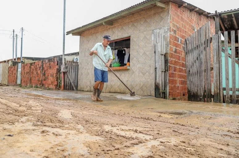 Governo do Acre vai buscar ajuda federal para população afetada por enxurrada em Rio Branco