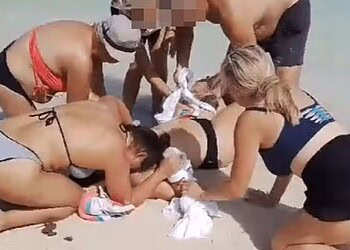 Turista que perdeu as mãos ao tentar 'interagir' com tubarão foi salva pelo marido