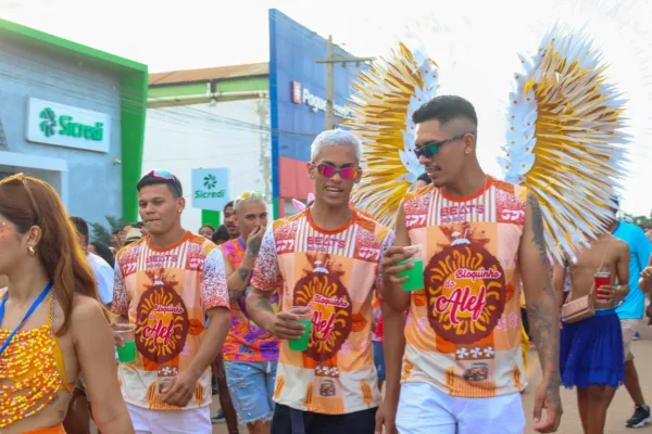 Rolinhas do Coronel levam multidão ao Carnaval de Rua de Brasileia