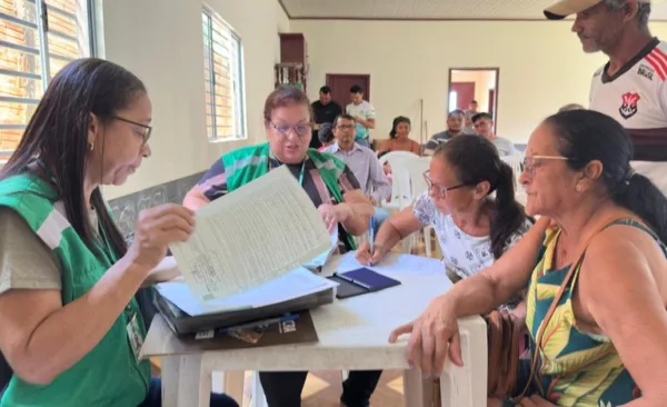 No Acre, 45 famílias de assentamentos recebem títulos definitivos de terra e garantem segurança jurídica