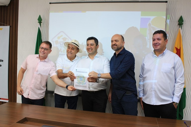 A cerimônia de assinatura do contrato ocorreu nesta segunda-feira (10/3), na Superintendência do Patrimônio da União no Acre