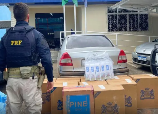 PRF apreende mais de 5 mil maços de cigarros contrabandeados na AC-40, em Rio Branco