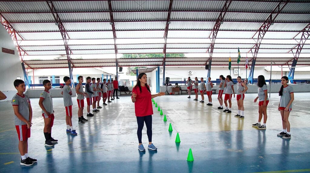 Com duas décadas como professora, hoje atende cerca de 760 alunos. Foto: Edson Fernandes / Secom