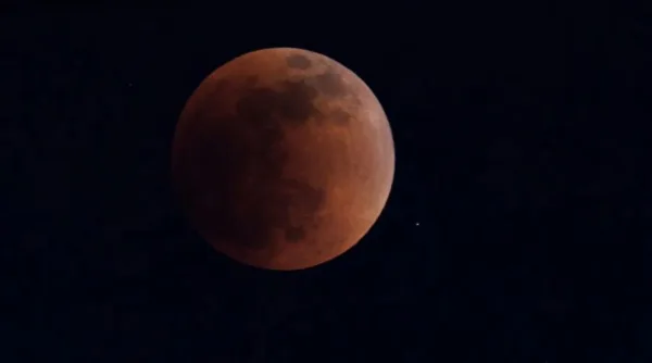 Eclipse total da Lua ocorre nesta madrugada; saiba tudo sobre