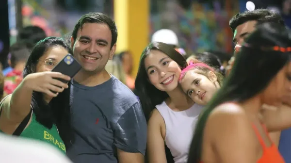 Folia e tranquilidade: Carnaval reúne famílias inteiras na terceira noite. VEJA FOTOS