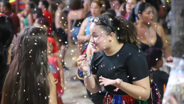 Folia e tranquilidade: Carnaval reúne famílias inteiras na terceira noite. VEJA FOTOS