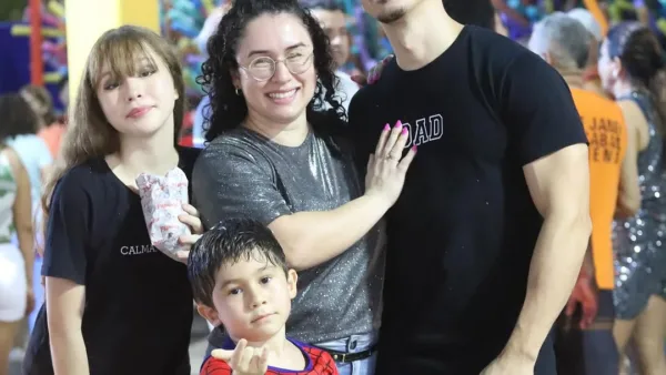 Folia e tranquilidade: Carnaval reúne famílias inteiras na terceira noite. VEJA FOTOS