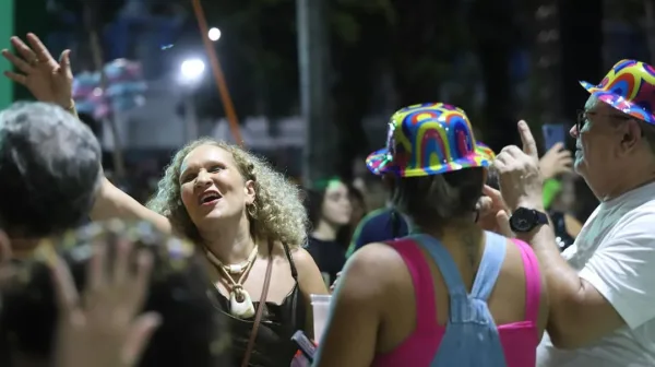 Folia e tranquilidade: Carnaval reúne famílias inteiras na terceira noite. VEJA FOTOS