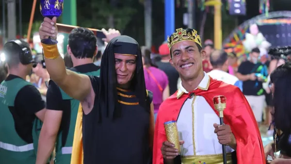 Folia e tranquilidade: Carnaval reúne famílias inteiras na terceira noite. VEJA FOTOS