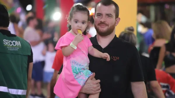 Folia e tranquilidade: Carnaval reúne famílias inteiras na terceira noite. VEJA FOTOS