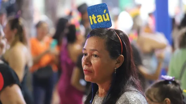 Folia e tranquilidade: Carnaval reúne famílias inteiras na terceira noite. VEJA FOTOS