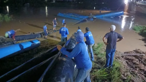 Cheia do Rio Acre causa interrupção no funcionamento da bomba de captação da ETA 2