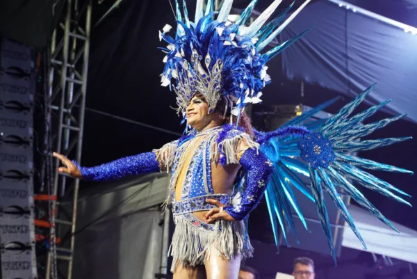 Natasha Houston e Catarina Brandão são coroadas Rainha Trans e Rainha Gay do Carnaval da Família 2025