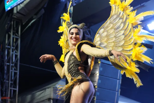 Natasha Houston e Catarina Brandão são coroadas Rainha Trans e Rainha Gay do Carnaval da Família 2025