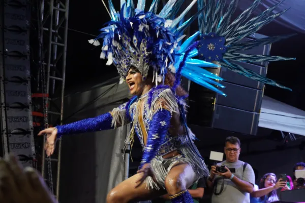 Natasha Houston e Catarina Brandão são coroadas Rainha Trans e Rainha Gay do Carnaval da Família 2025