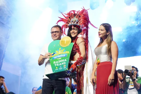 Natasha Houston e Catarina Brandão são coroadas Rainha Trans e Rainha Gay do Carnaval da Família 2025