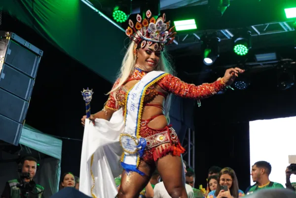 Natasha Houston e Catarina Brandão são coroadas Rainha Trans e Rainha Gay do Carnaval da Família 2025