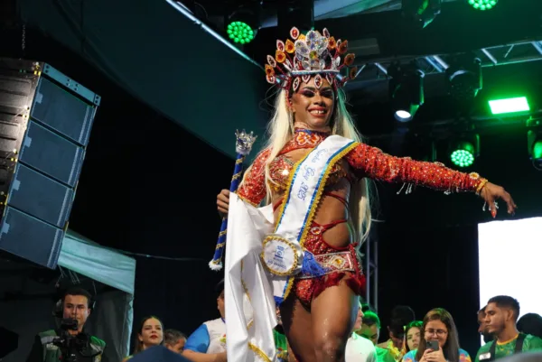 Natasha Houston e Catarina Brandão são coroadas Rainha Trans e Rainha Gay do Carnaval da Família 2025