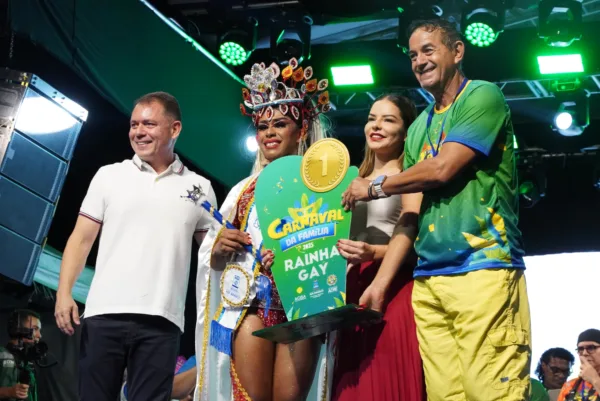 Natasha Houston e Catarina Brandão são coroadas Rainha Trans e Rainha Gay do Carnaval da Família 2025