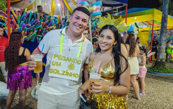 Foliões lotam Passarela do Samba na segunda noite do Carnaval da Família; VEJA FOTOS