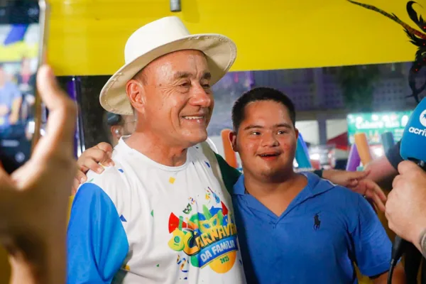 “Esse ano está ainda melhor”, diz Bocalom na segunda noite do Carnaval da Família em Rio Branco